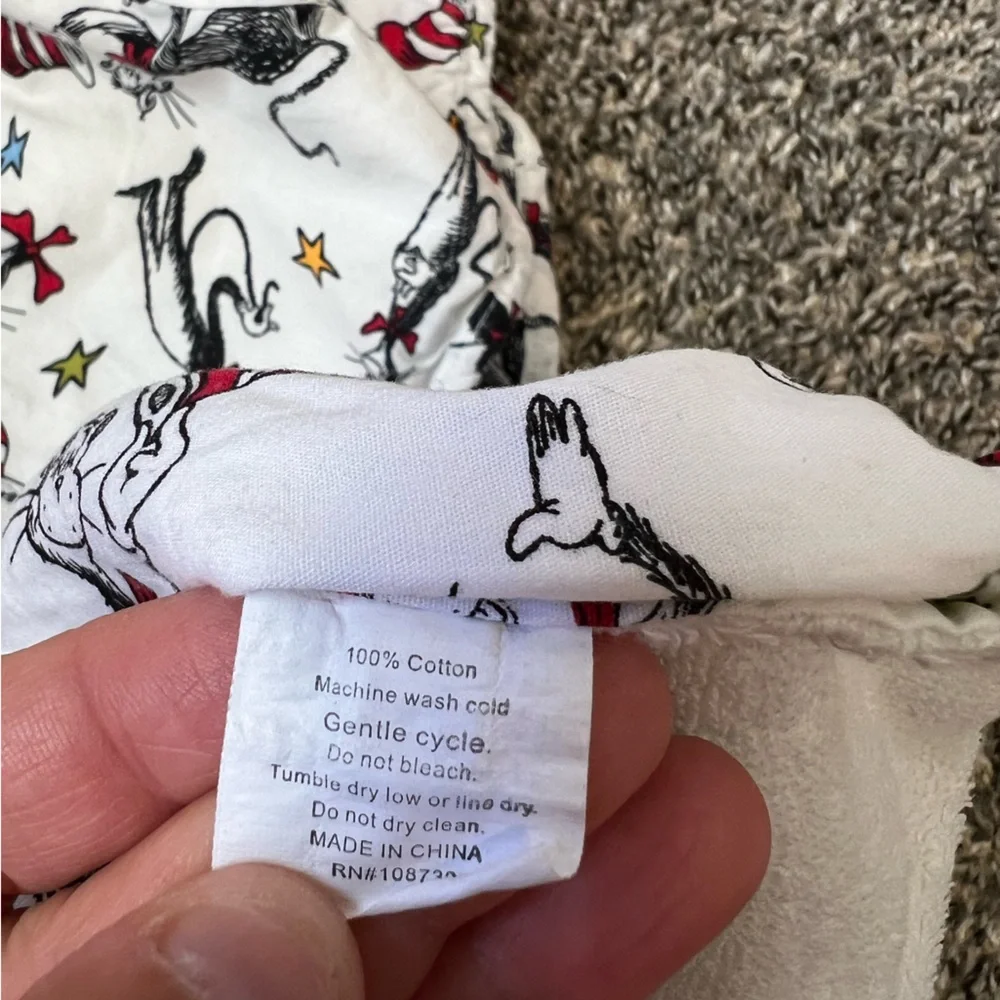 Trend Lab Baby Dr Seuss Cat‎ In The Hat Bundle 2 Bibs 1 Burp Cloth
